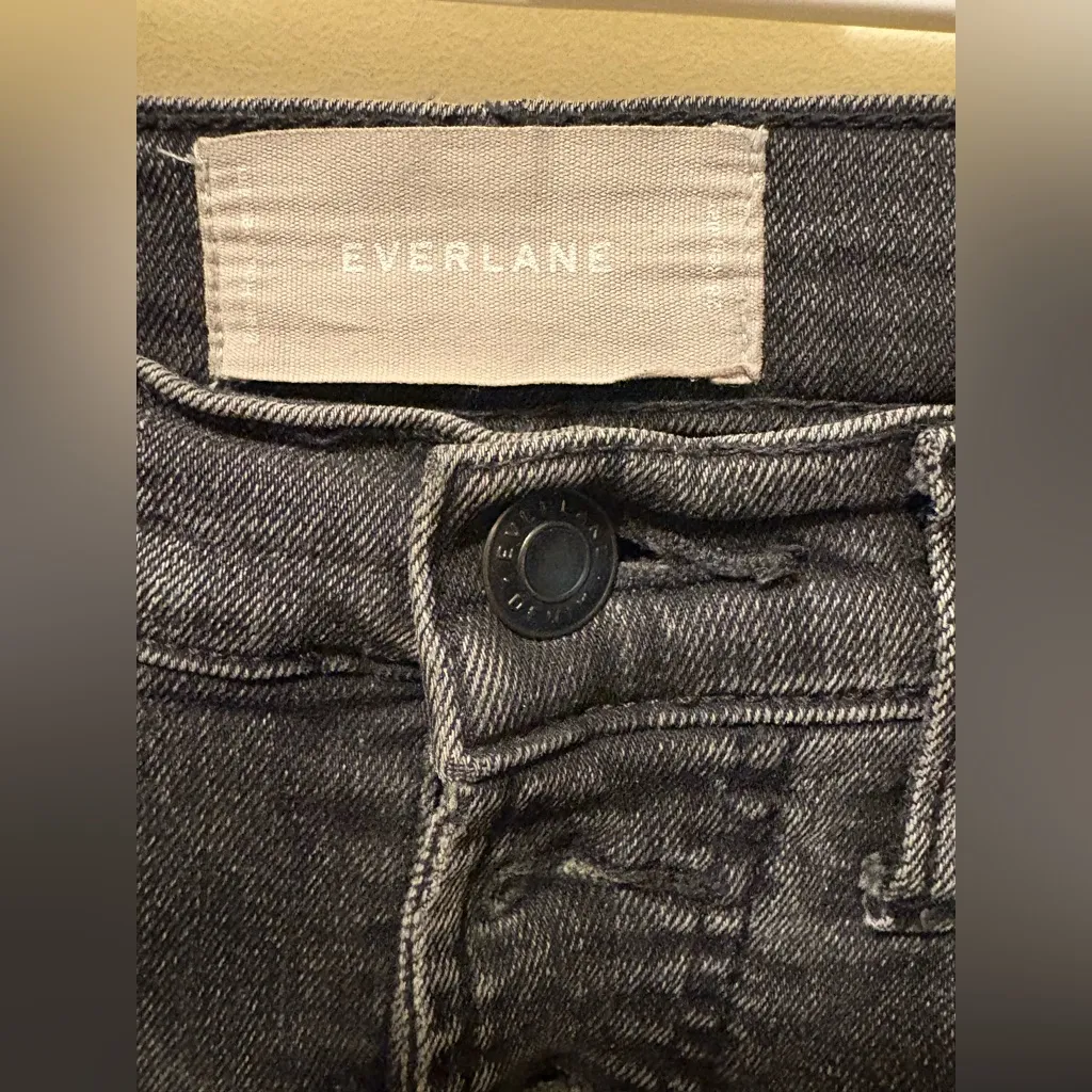Everlane high rise skinny black wash 28 regular, flaw noted‎ on back of leg - Image 2