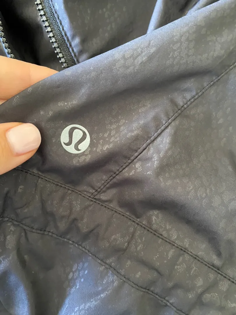 Lululemon snake skin rain coat - Image 3