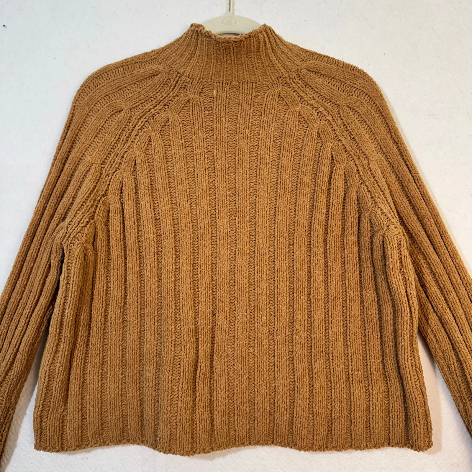 American Eagle Tan Chunky Ribbed Soft Knit Cropped Mockneck Sweater Size Medium - Image 2