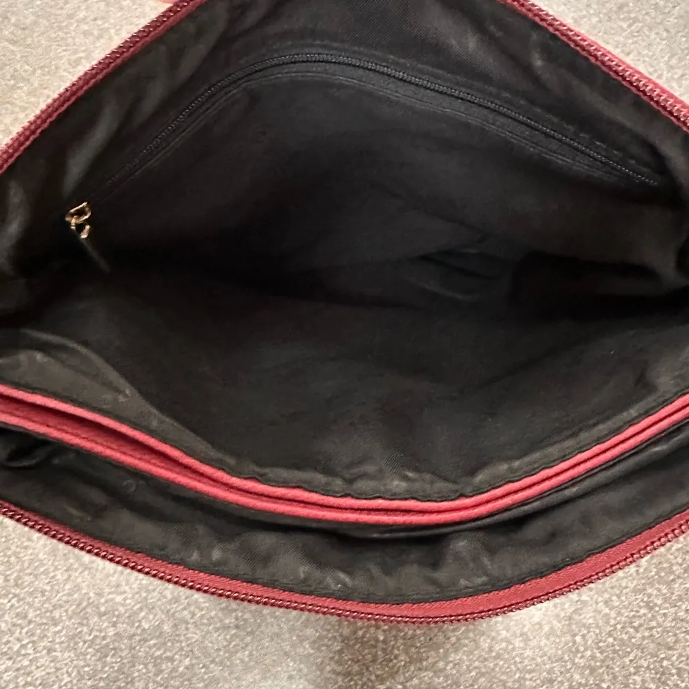 Marc New York Andrew Marc crossbody purse, dark red, a lot of pockets - Image 5