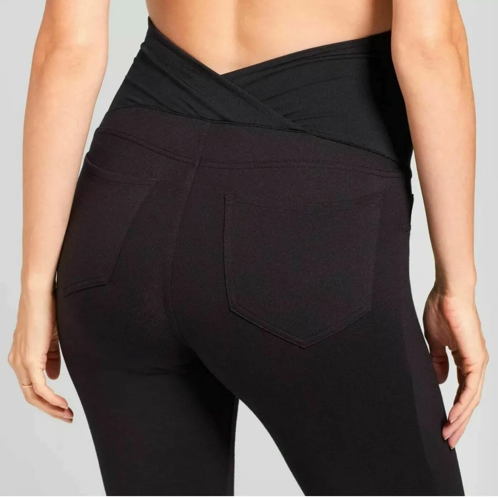 NWT Ingrid & Isabel size dark wash over the belly maternity jegging 00/24 - Image 2