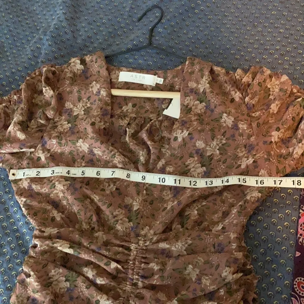 Astr the Label NWT puff sleeve ruched floral dress - Image 13