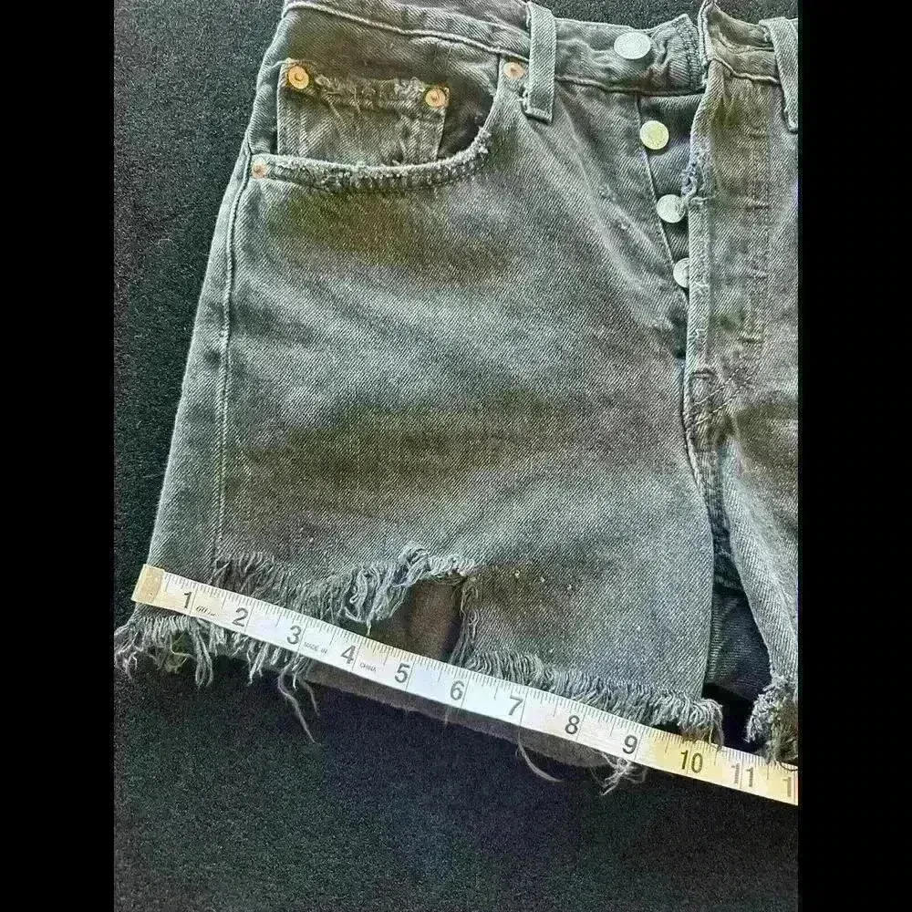 Levi’s 501 Distressed High-Waisted Black Denim Cutoff Shorts S26 90’s vintage - Image 4