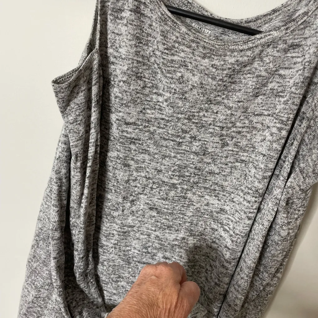 Hollister Must Have Collection Long Sleeve Top Heathered Gray XS Excellent Cond - Image 3