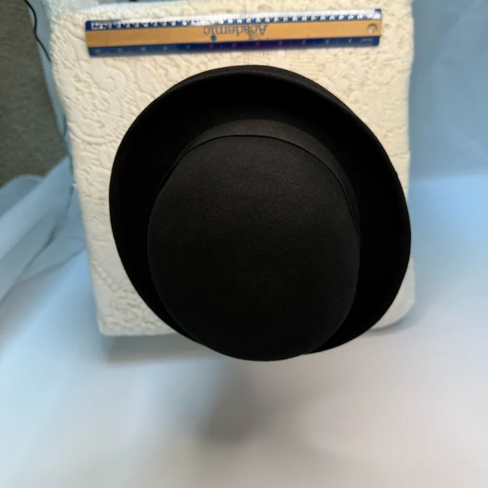 Vintage Dobbs Elfin Black Bowler Hat - Image 6