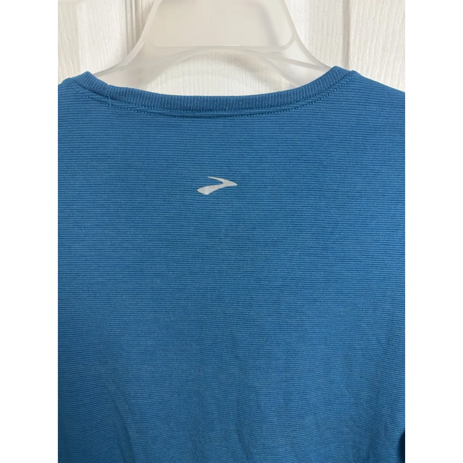 Brooks Women Blue Long Sleeve Equilibrium Tech Size Medium Running Thumb Holes - Image 4