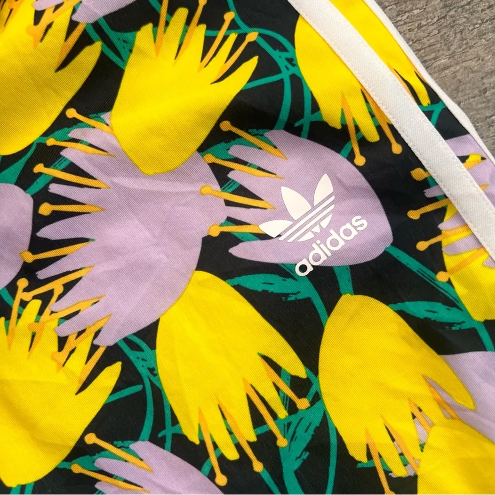 Adidas ORIGINALS CYCLING SHORTS FLORAL MULTI RETRO yellow/purple MEDIUM … - Image 5
