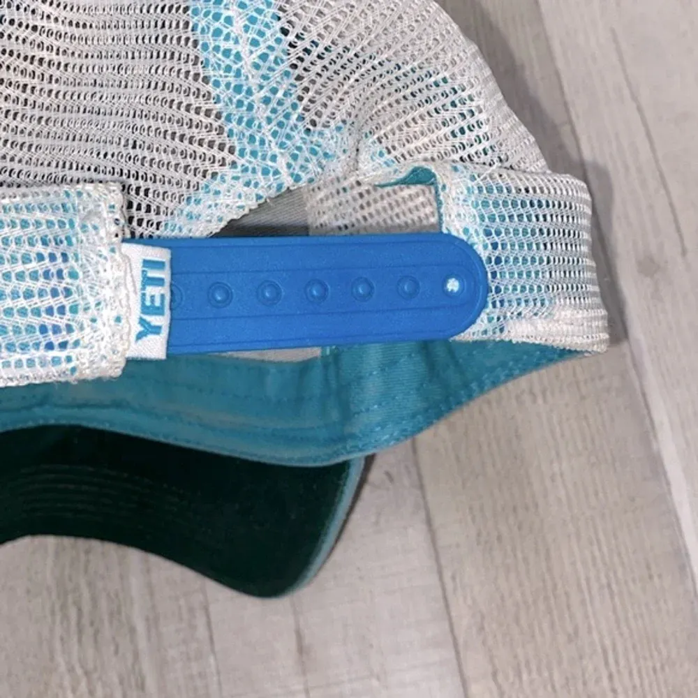 Yeti  baseball cap turquoise & white SnapBack mesh - Image 3