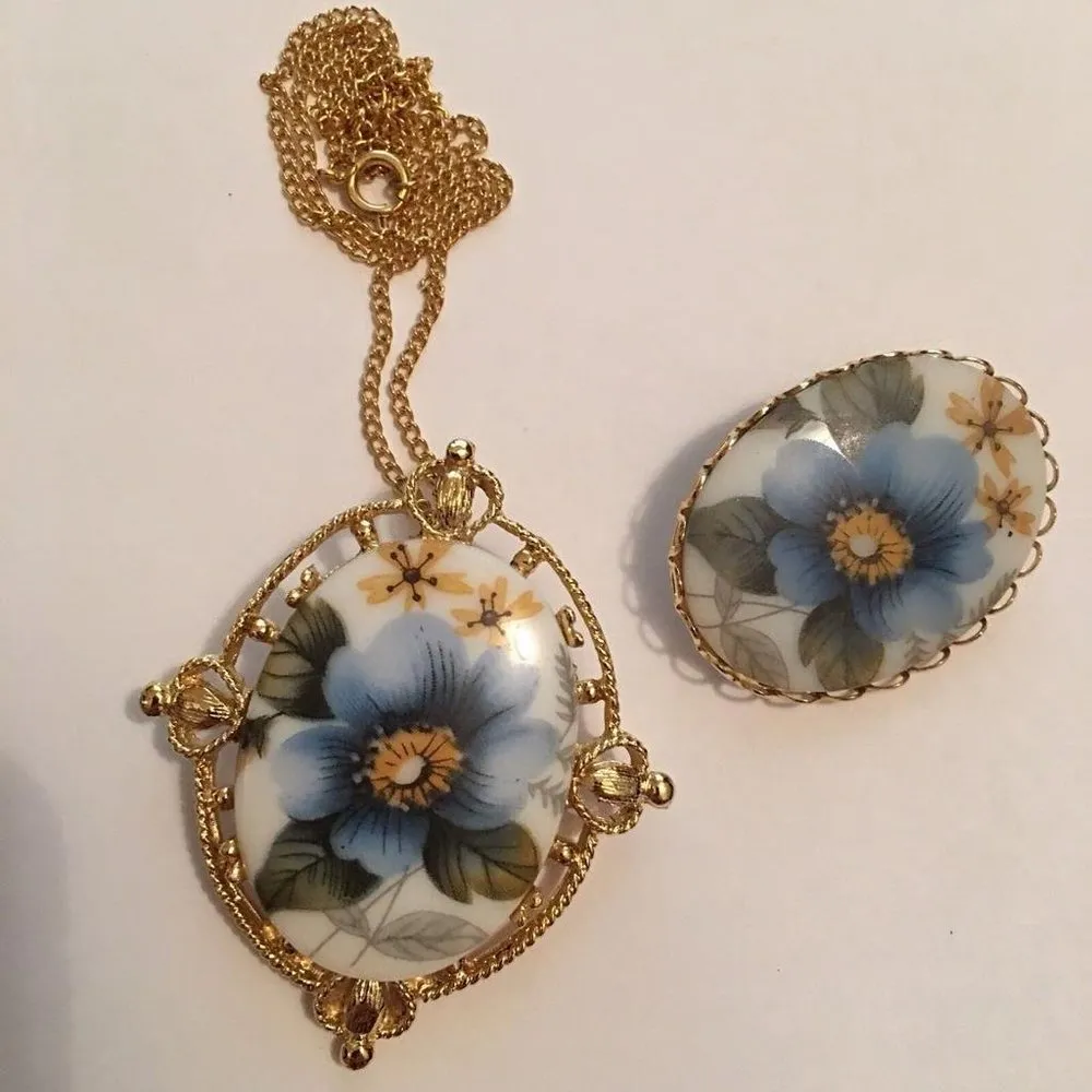 Vintage Costume Jewelry Lot Matching Brooches 1 Doubles As Pendant For Necklace Gold - Image 2