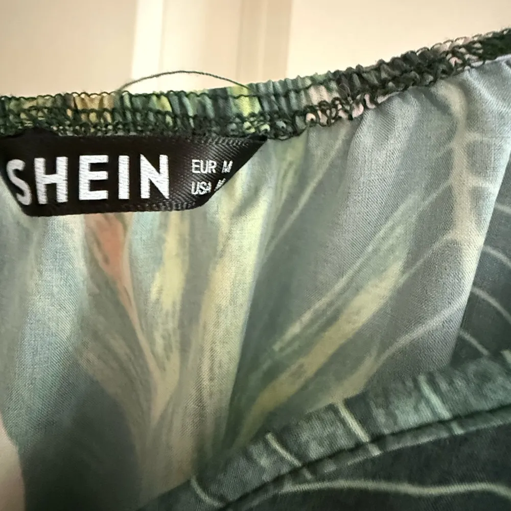 SHEIN Green Leaf Print Romper - Image 3