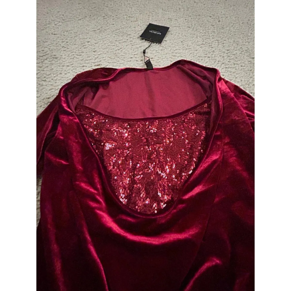 Ab58 top long sleeves red sparkle size small woman shirt - Image 2