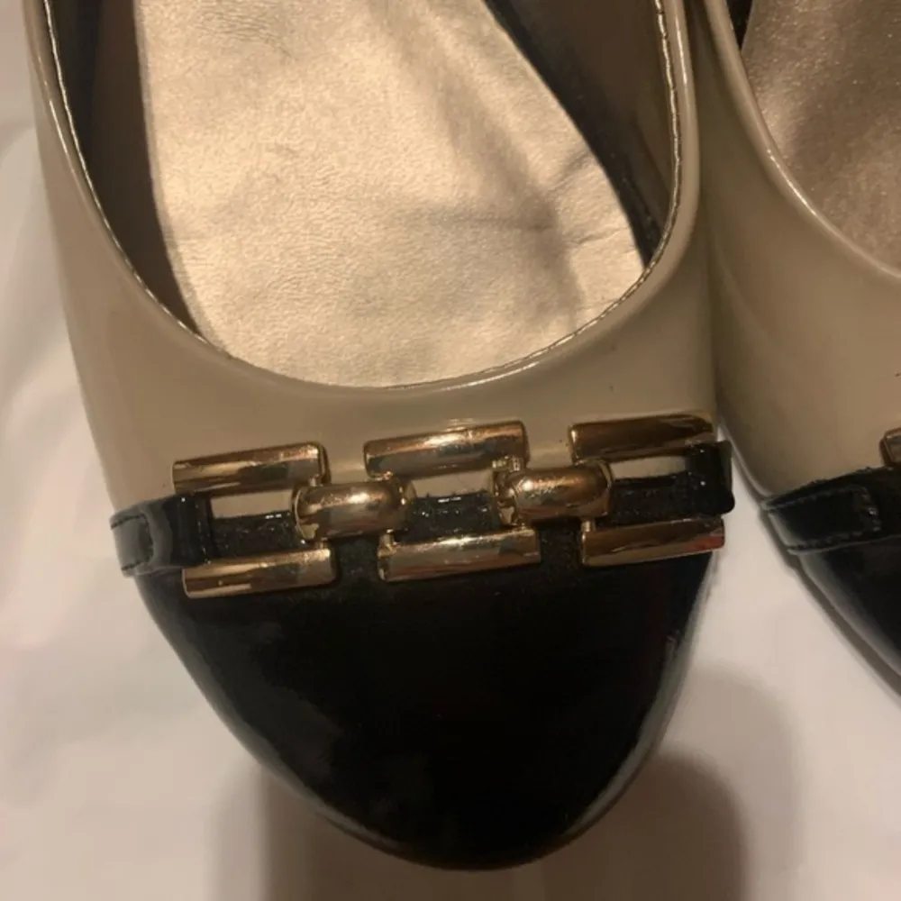 Karen Scott Mahri Flats Womens Size 10 Black and Tan Office Business Work Career - Image 2