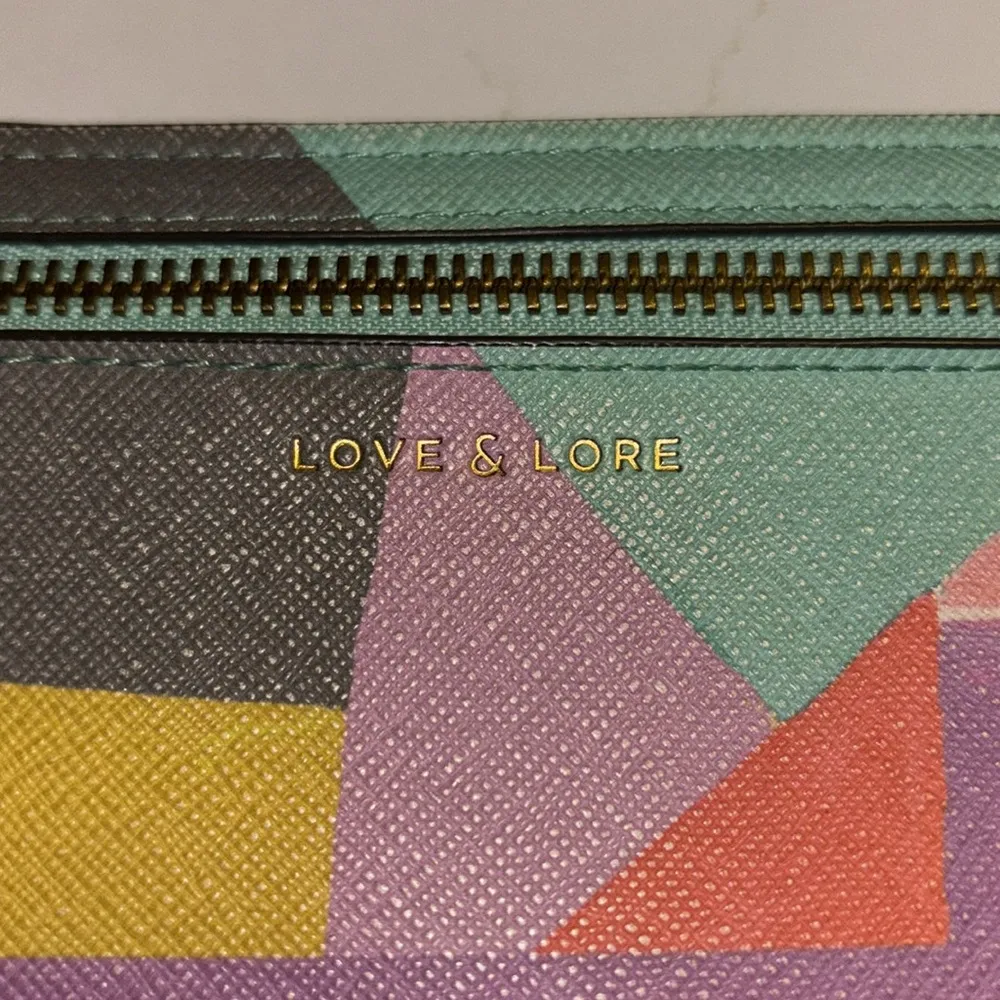 LOVE & LORE TRAVEL WALLET COLORFUL GEOMETRIC DESIGN 2 SNAP CLOSURES Green - Image 10