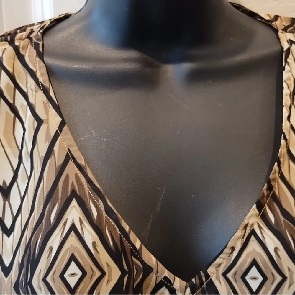 Unique Women's Short Sleeve Blouse Elastic Waist Brown/Black Size L. - Image 3