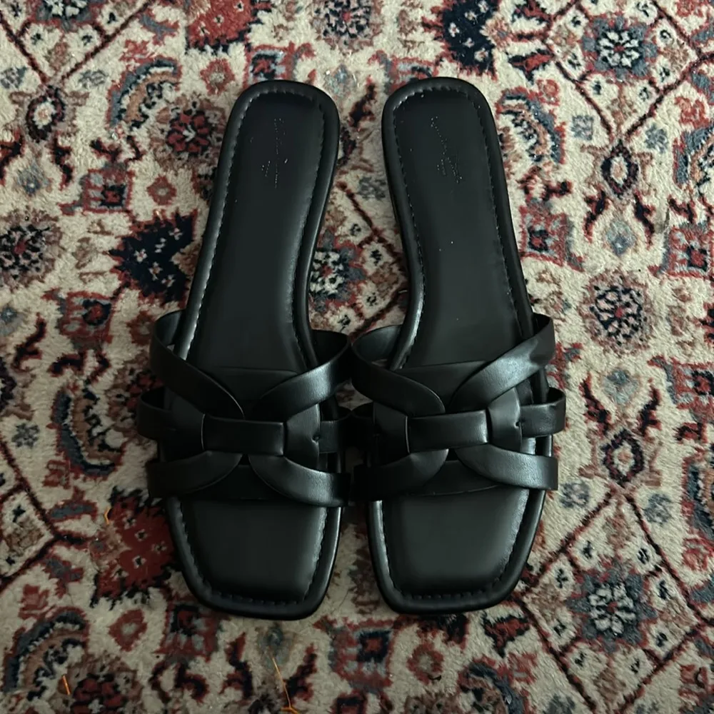 Universal Threads Universal Thread Black Sandals- Size 11 - Image 2