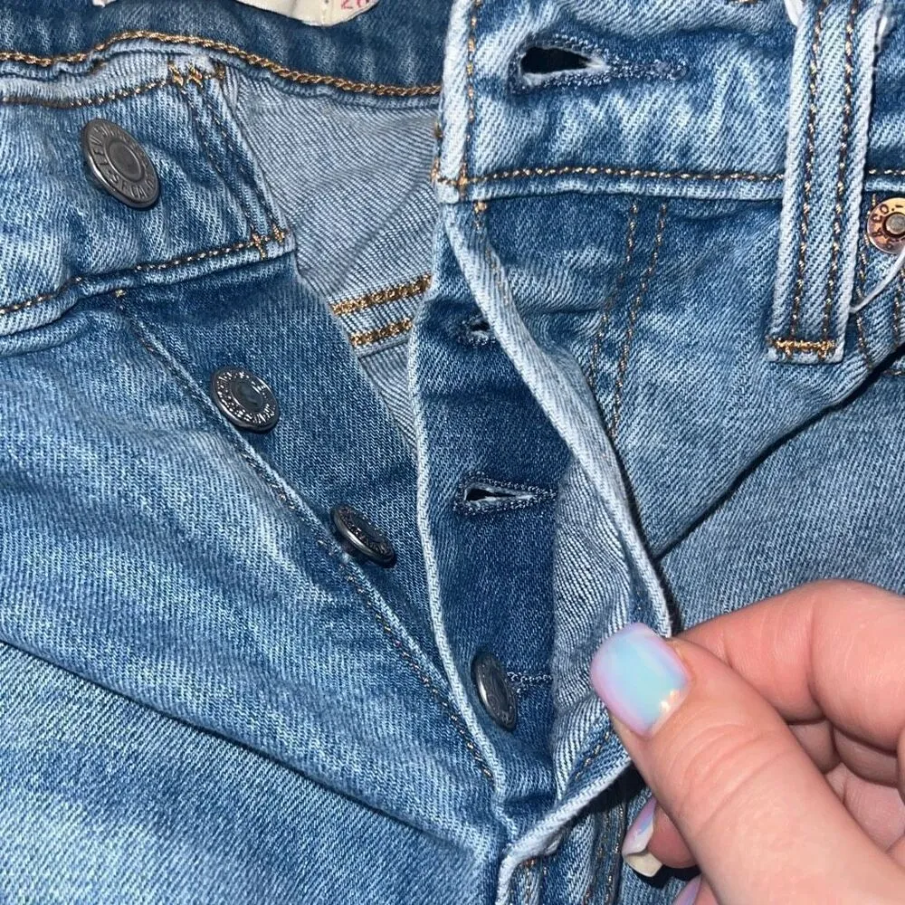 ✨Levi’s Wedgie Skinny Light Wash Button Fly Raw Hem Sz 26 Jeans✨ - Image 11