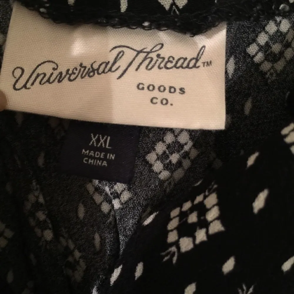 Universal Threads plus size Hi Lo Cropped Top Black - Image 4