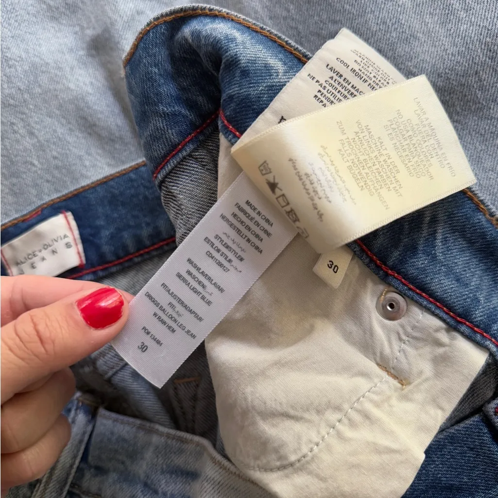 NWT Alice + Olivia Driggs Balloon Leg Barrel Jeans Sierra Light Blue Raw Hem - Image 7