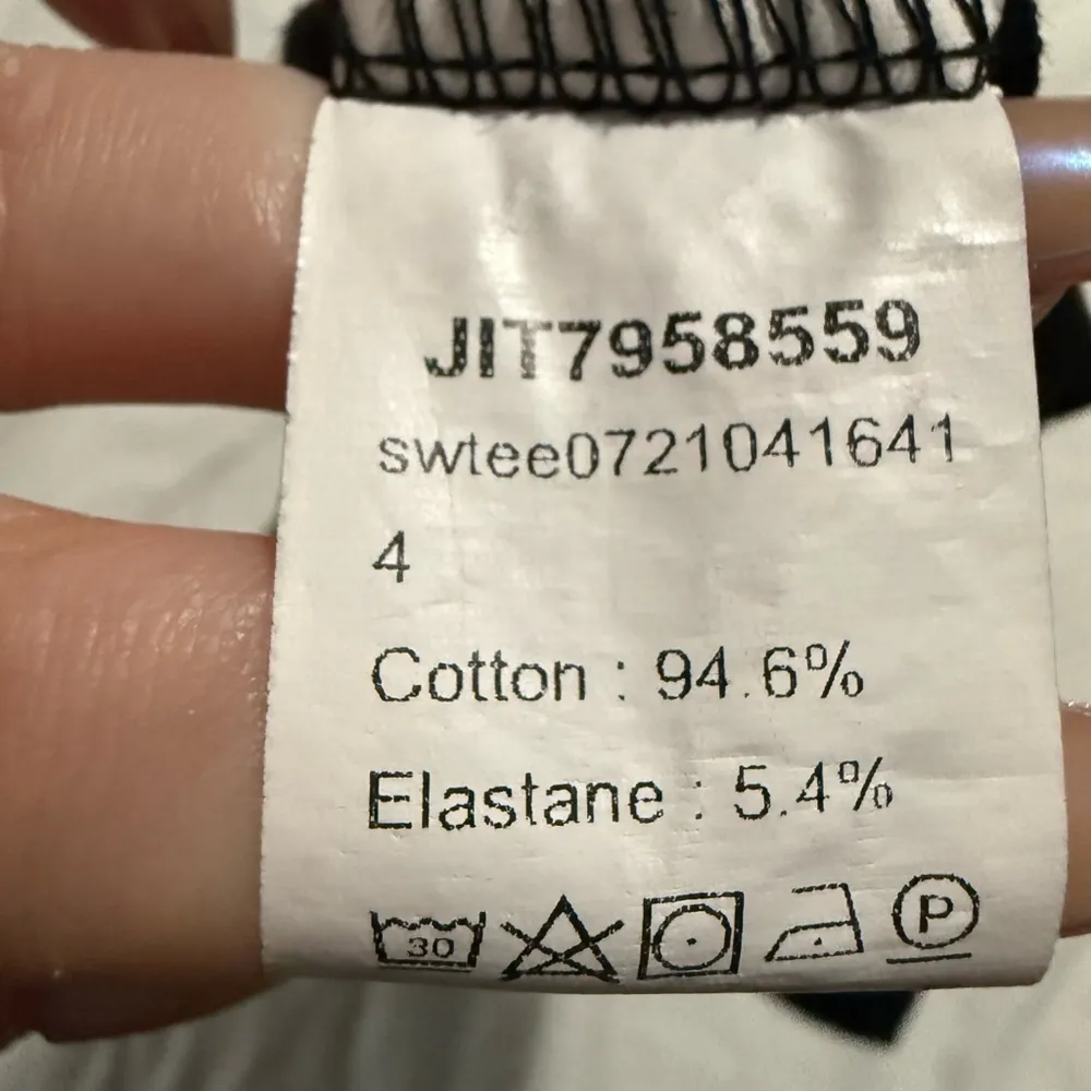 SHEIN Black Graphic Crop Top-L - Image 5