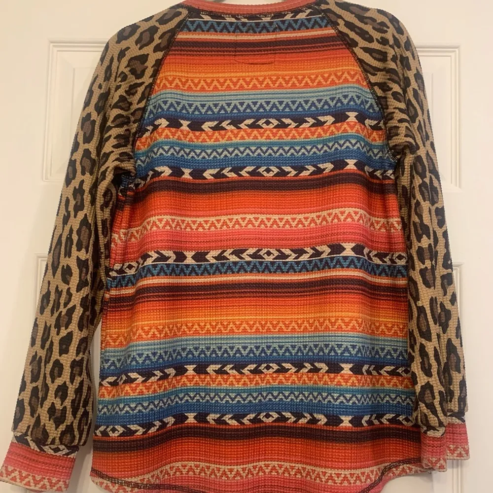 Fashion Express USA Women’s Serape Cheetah Medium Long Sleeve Shirt. 1979 Orange - Image 6