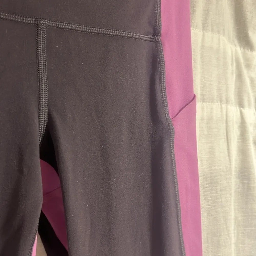 Athleta Cropped Purple and Gray Leggings for Versatile Performance - Image 2