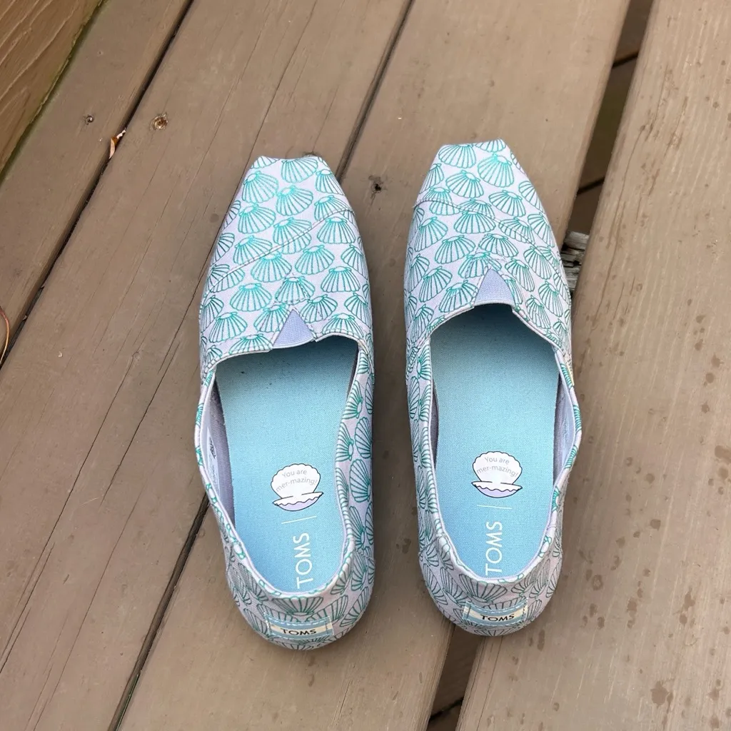 Tom's Women's Slip On Shoes Seashell Lavender Blue Mermazing Print Women’s 9 - Image 2