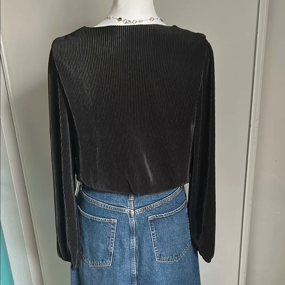 Elegant Black V-Neck Pleated Top - Image 4