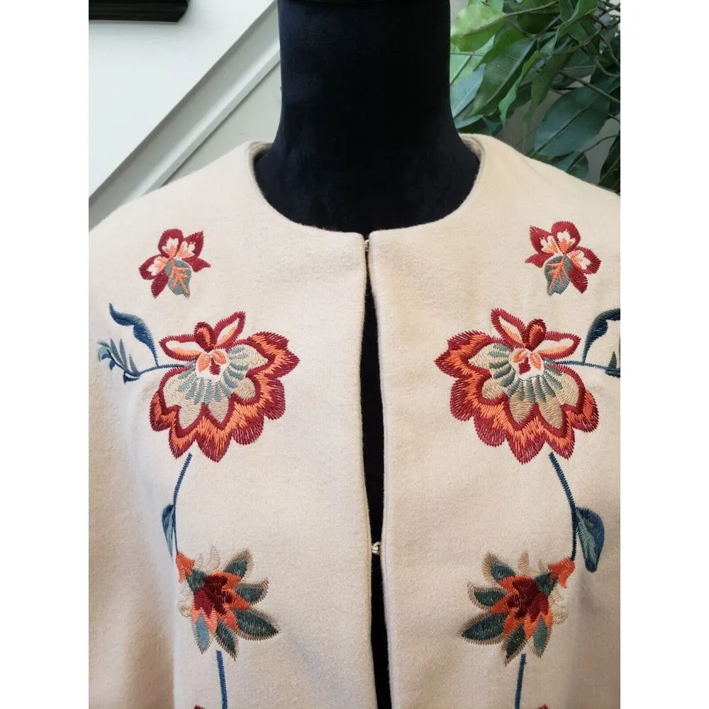 Jealous Tomato Women's Beige Floral Embroidered Lined Pockets Cape Poncho Small - Image 2