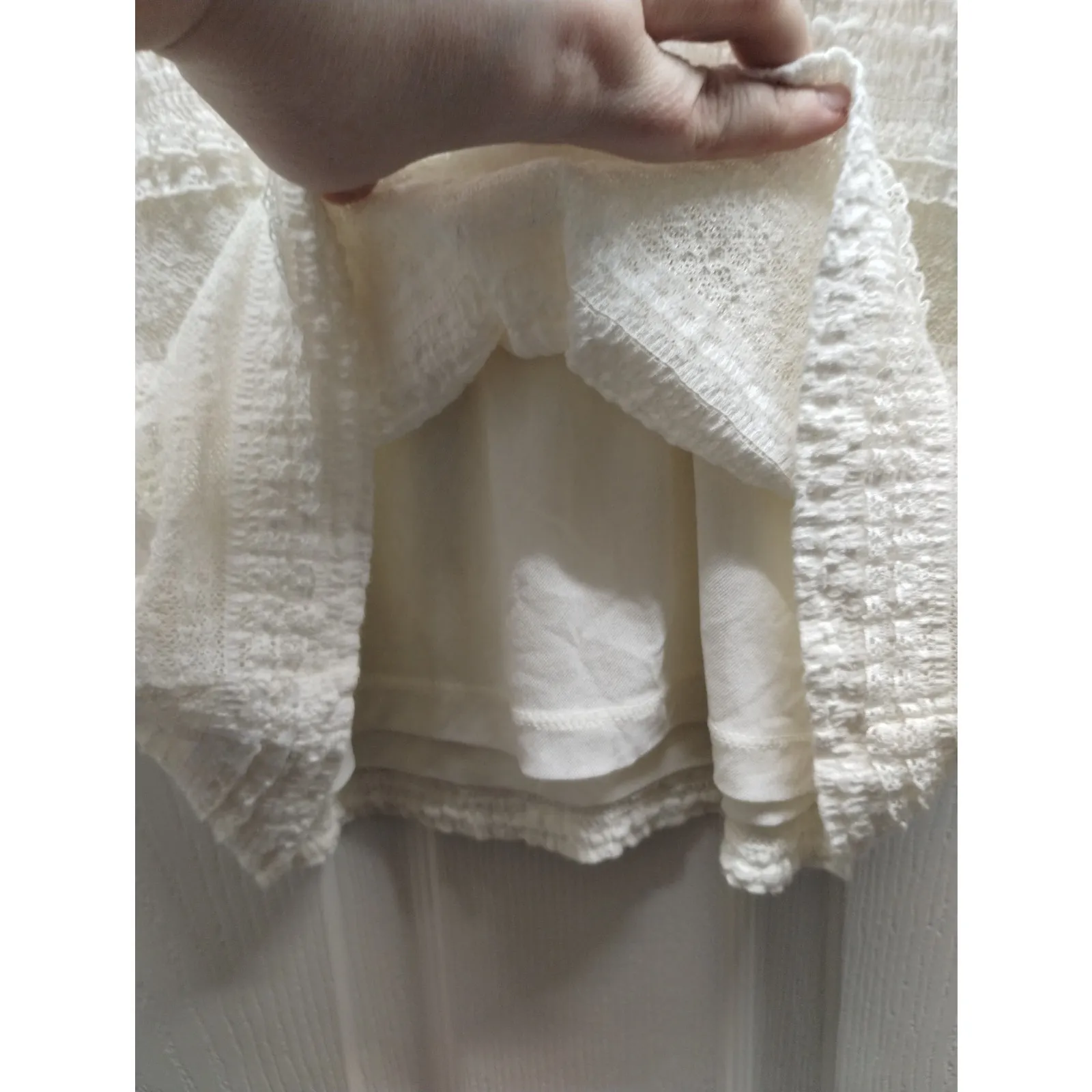 Chico's Women's Size Small (0) Cream Lace Overlay Ruffle Textured Lined Top - Image 4