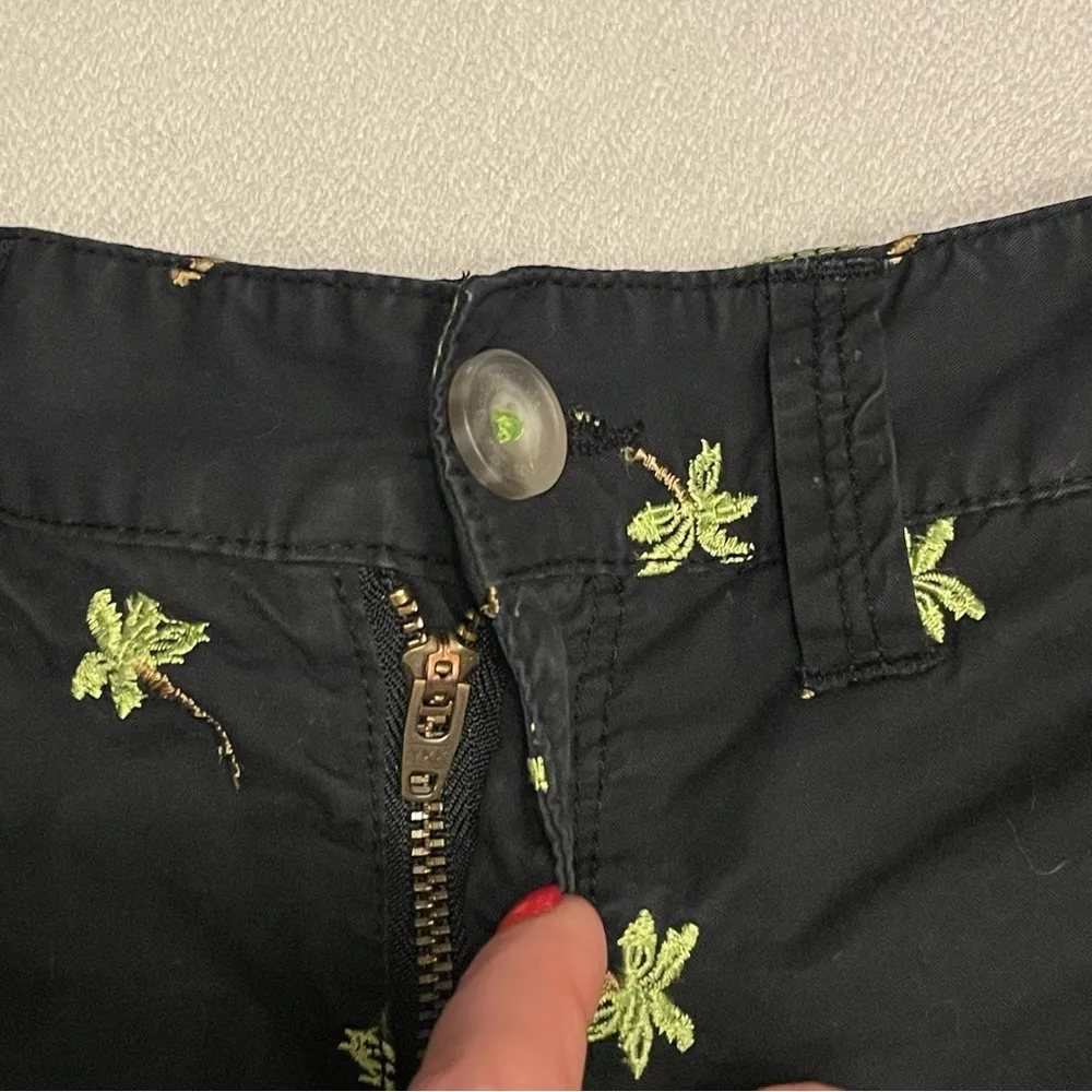 Y2K low-rise Aeropostale black short shorts, embroidered palm trees, size 3/4 - Image 3