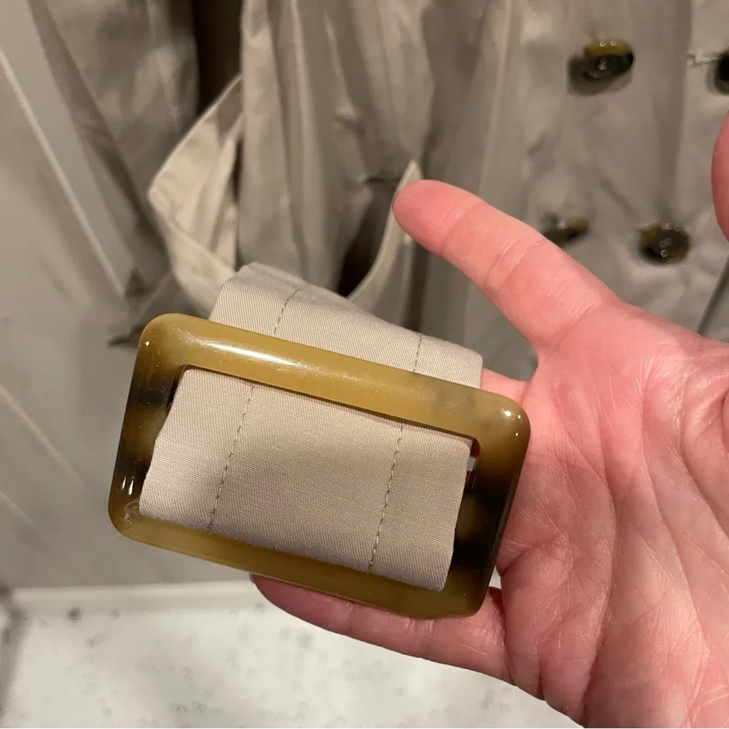 Cute Pendleton classic tan belted mid trench rain jacket tortoise accents - Image 5