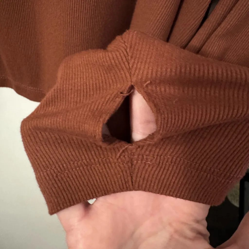 Old Navy UltraLite Performance Cropped Ribbed Turtleneck Top - Image 5