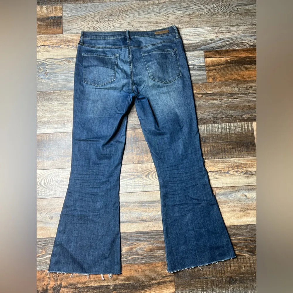 Articles of society flared leg jeans size 29 - Image 9