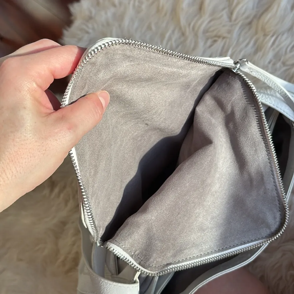 Vince Camuto leather bag - Image 10