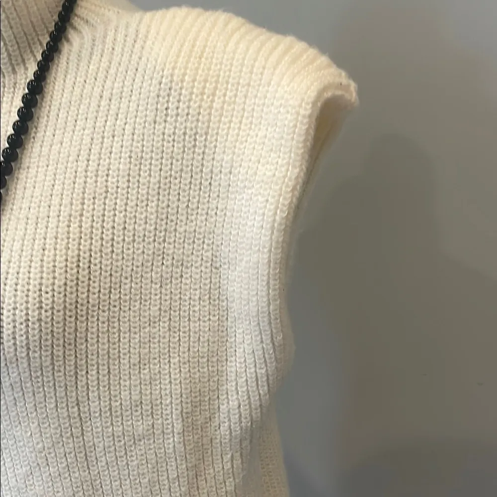 Cream Sleeveless retro looks Sweater White Size M - Image 3