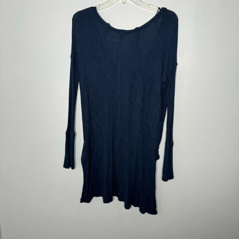 Free People navy blouse size small - Image 6