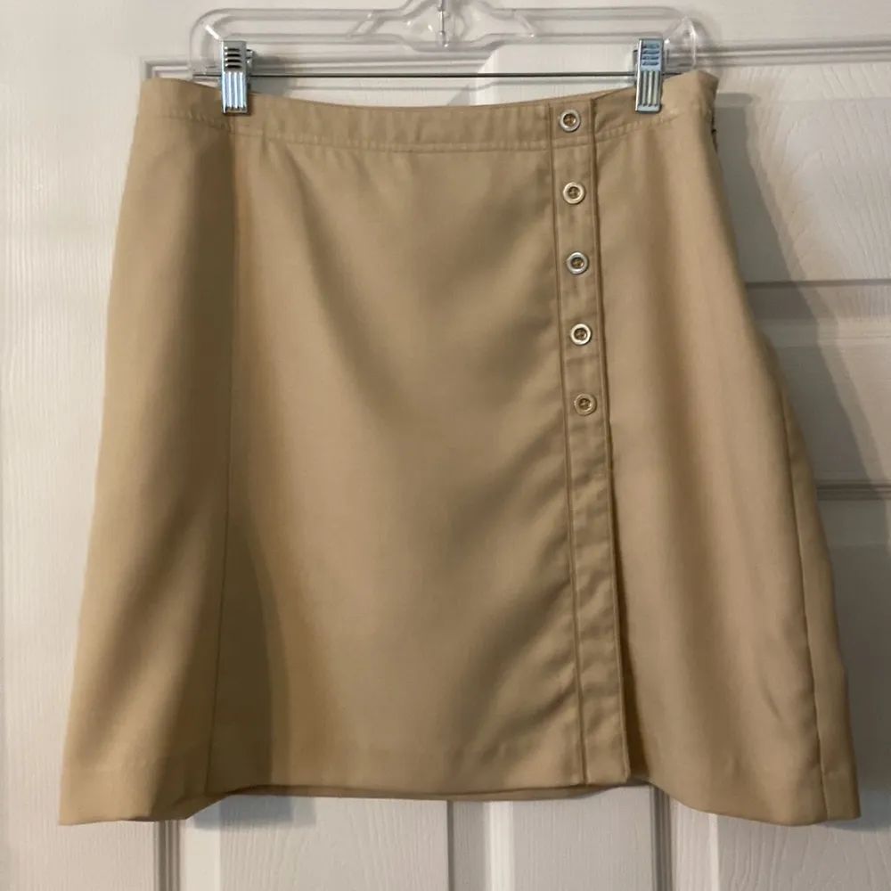 E & P pro Skorts size 14 excellent condition color tan please see all pictures - Image 2