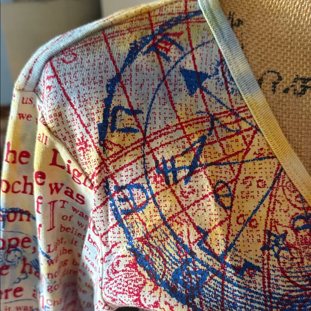 Glima Y2K Red and Yellow A Tale of Two Cities Print Graphic Women’s Top Size L - Image 3