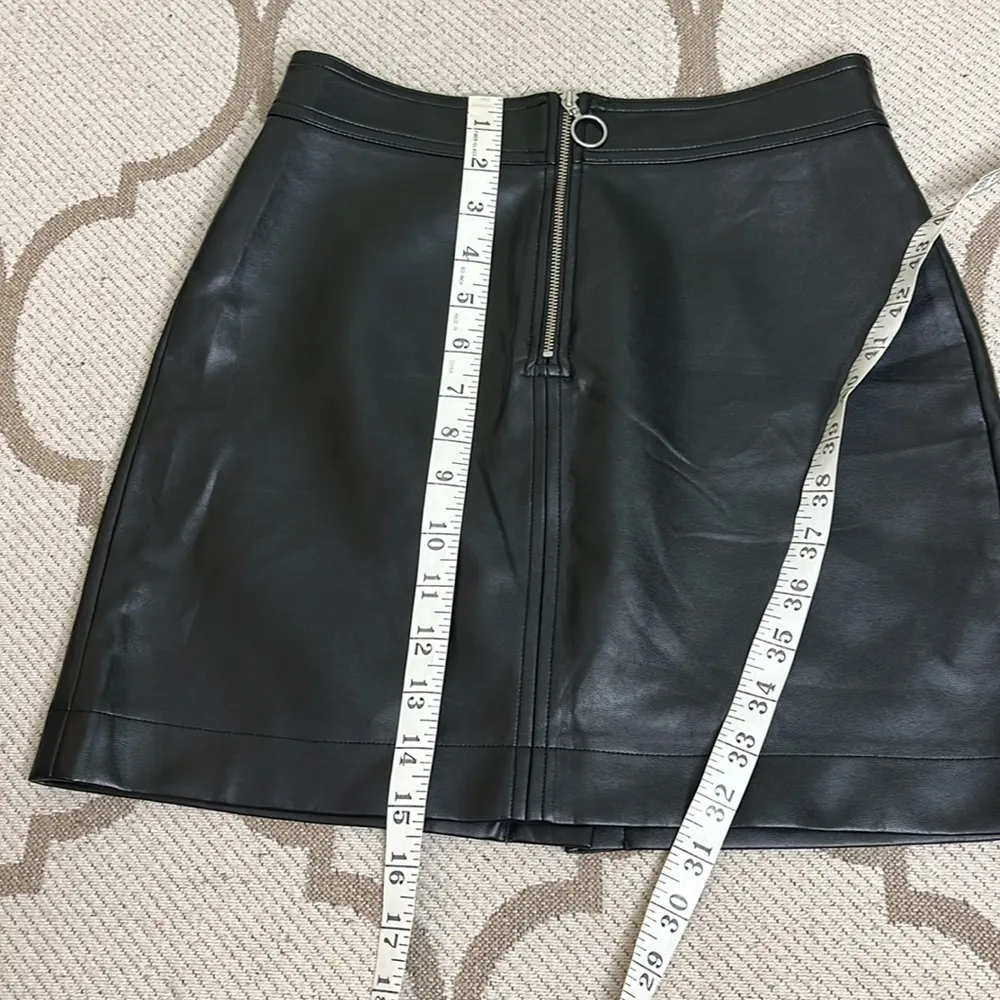 Aritzia Wilfred free Black vegan Leather zip front mini Skirt - Image 3