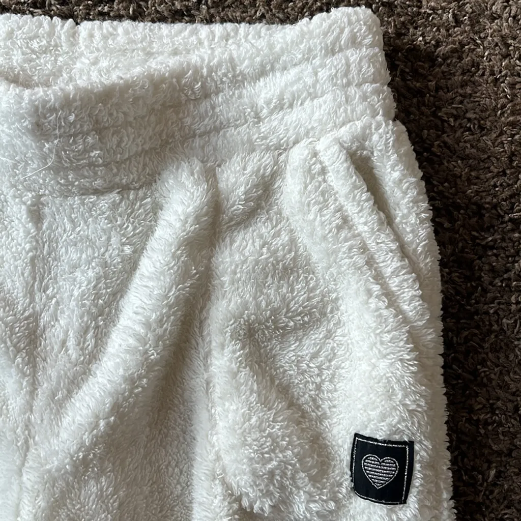 No Boundaries Juniors' High Rise Plush Joggers with pockets - Image 6