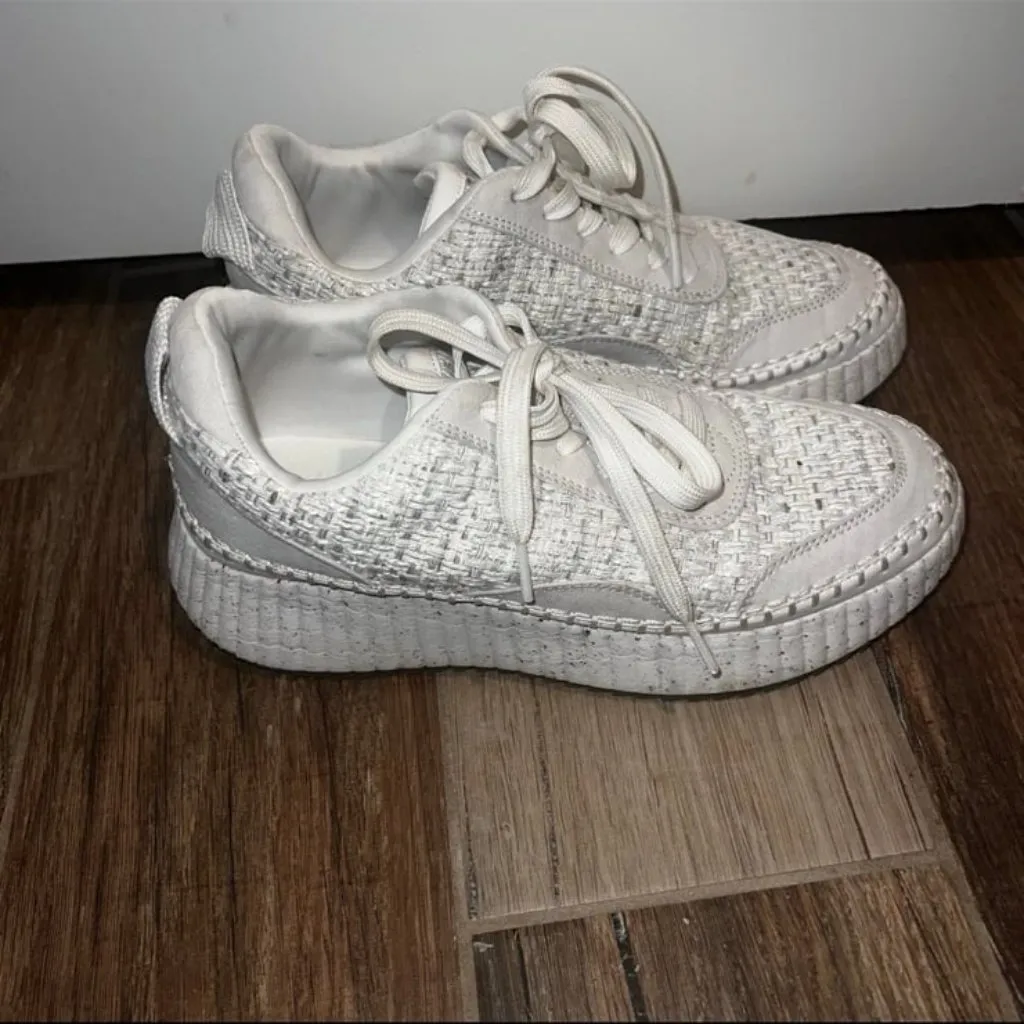 Universal Thread Women's Persephone Sneakers Size 8.5 - Image 3