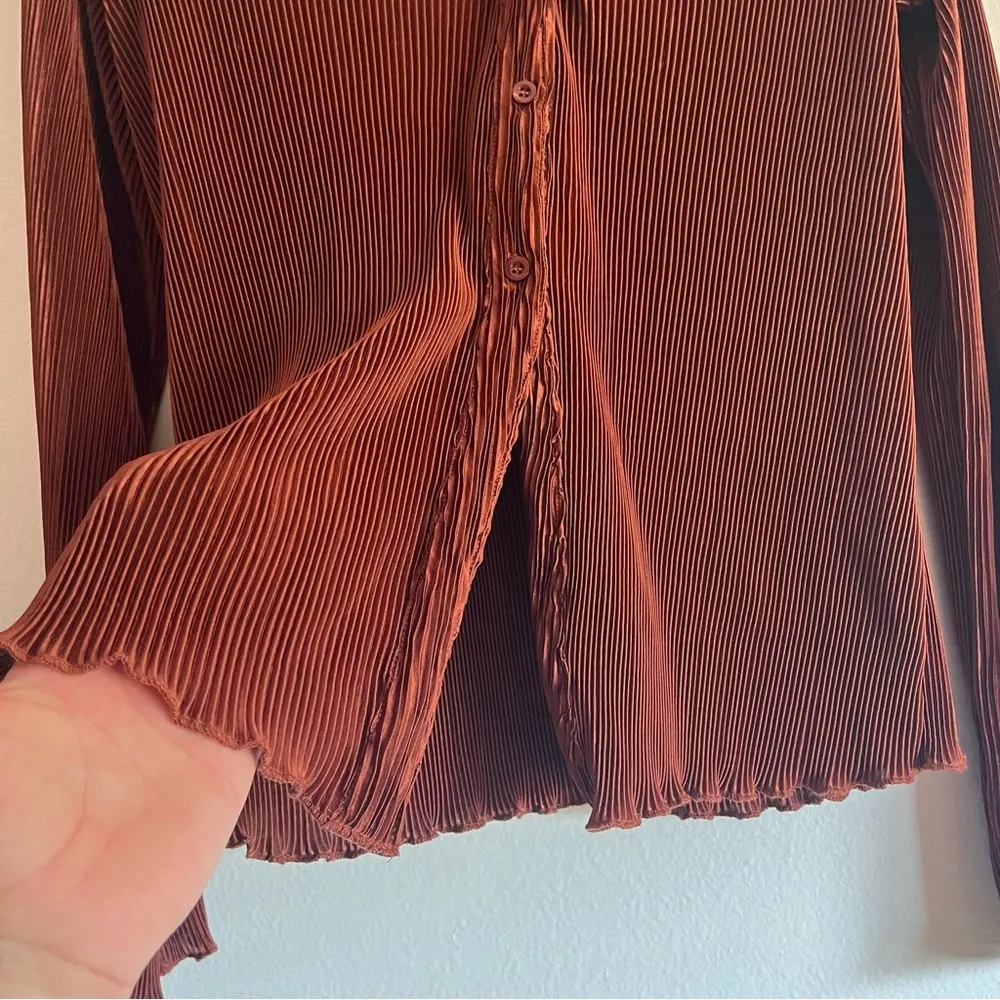 Gilli Cinnamon Plisse Hem Satin Blouse and Pant Lettuce Hem Set Size Medium Brown - Image 4