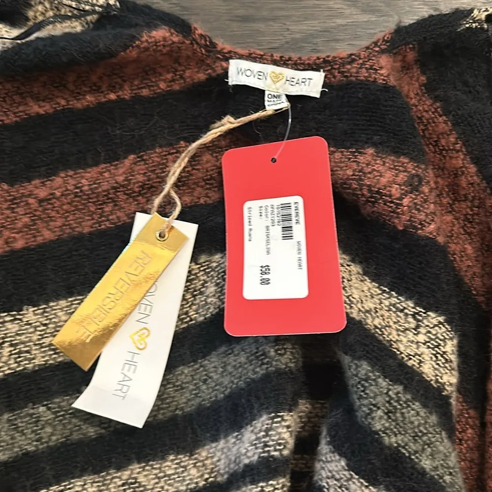 NWT Evereve Woven Heart Poncho One Size - Image 4