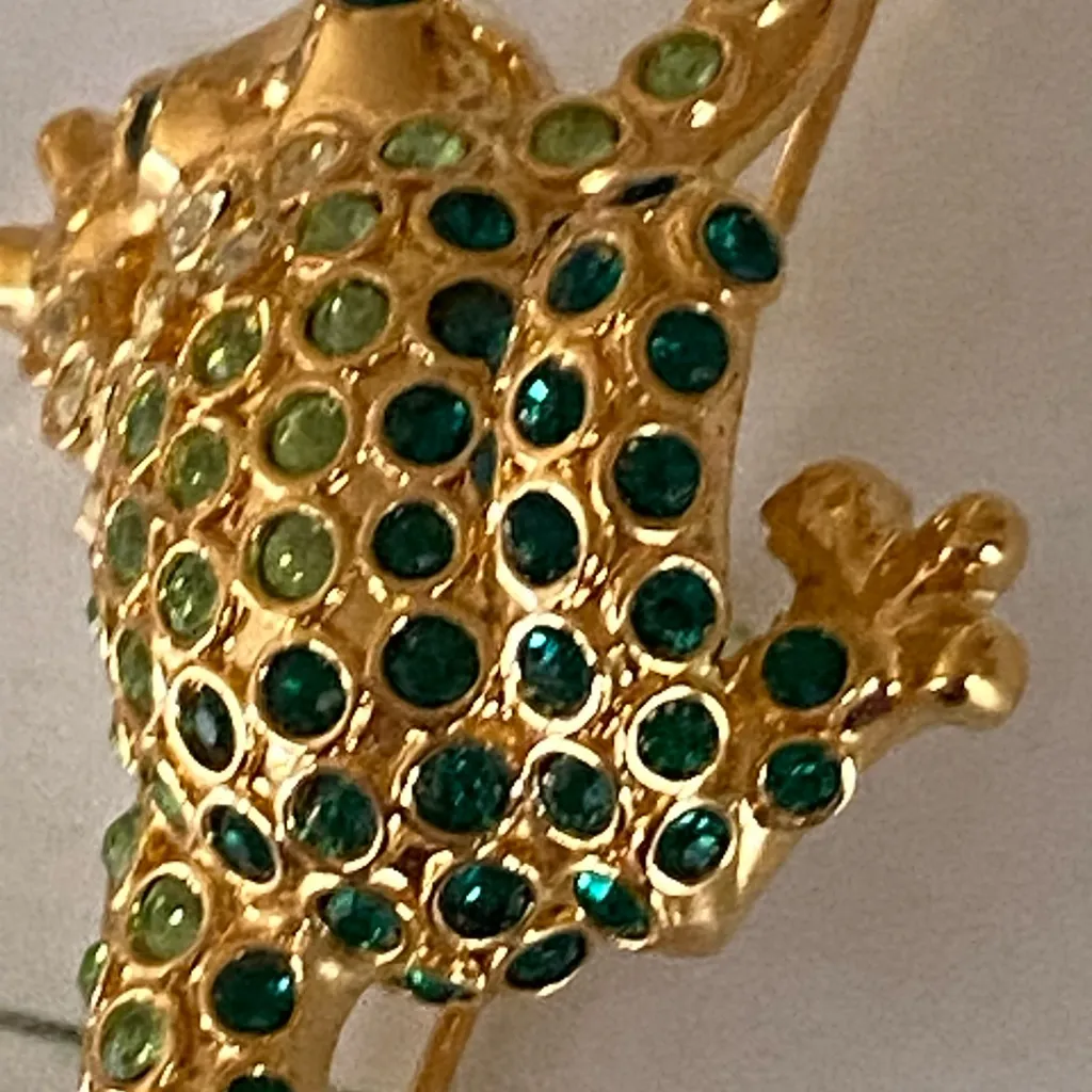 Monet Leaping Frog Gold Tone Brooch Pin. Hombre green rhinestones - Image 3