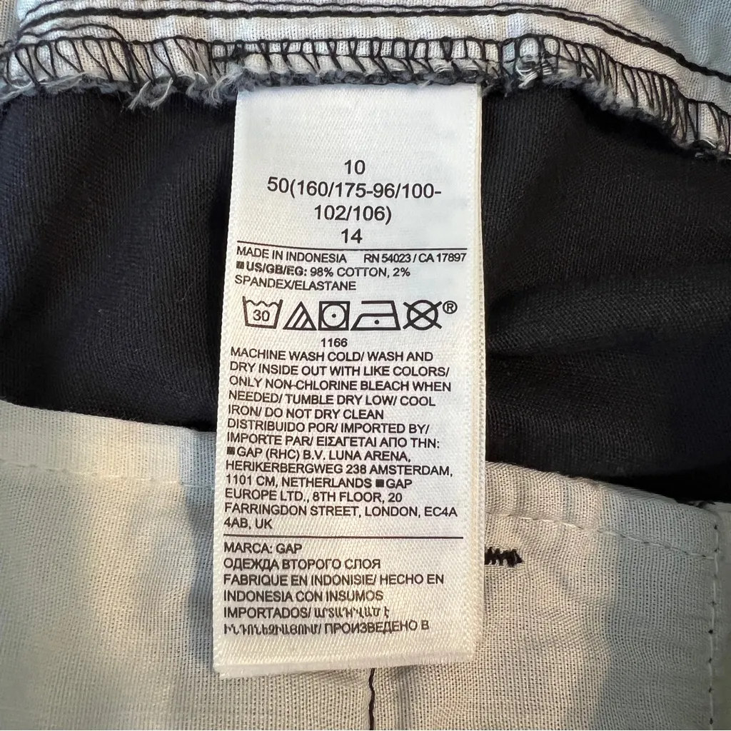 GAP Bermuda Short 9" inseam high rise size 10 navy - Image 4