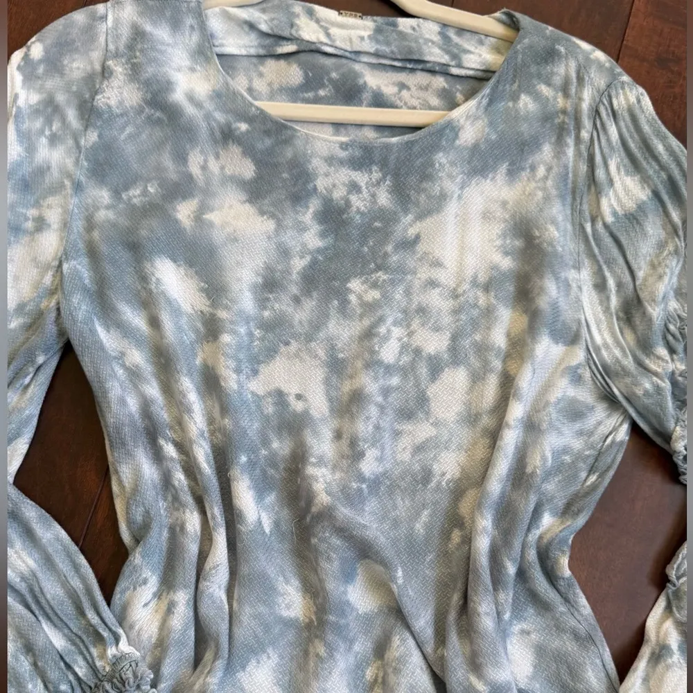 Young Fabulous & Broke tie dye top small blue white pullover top - Image 5