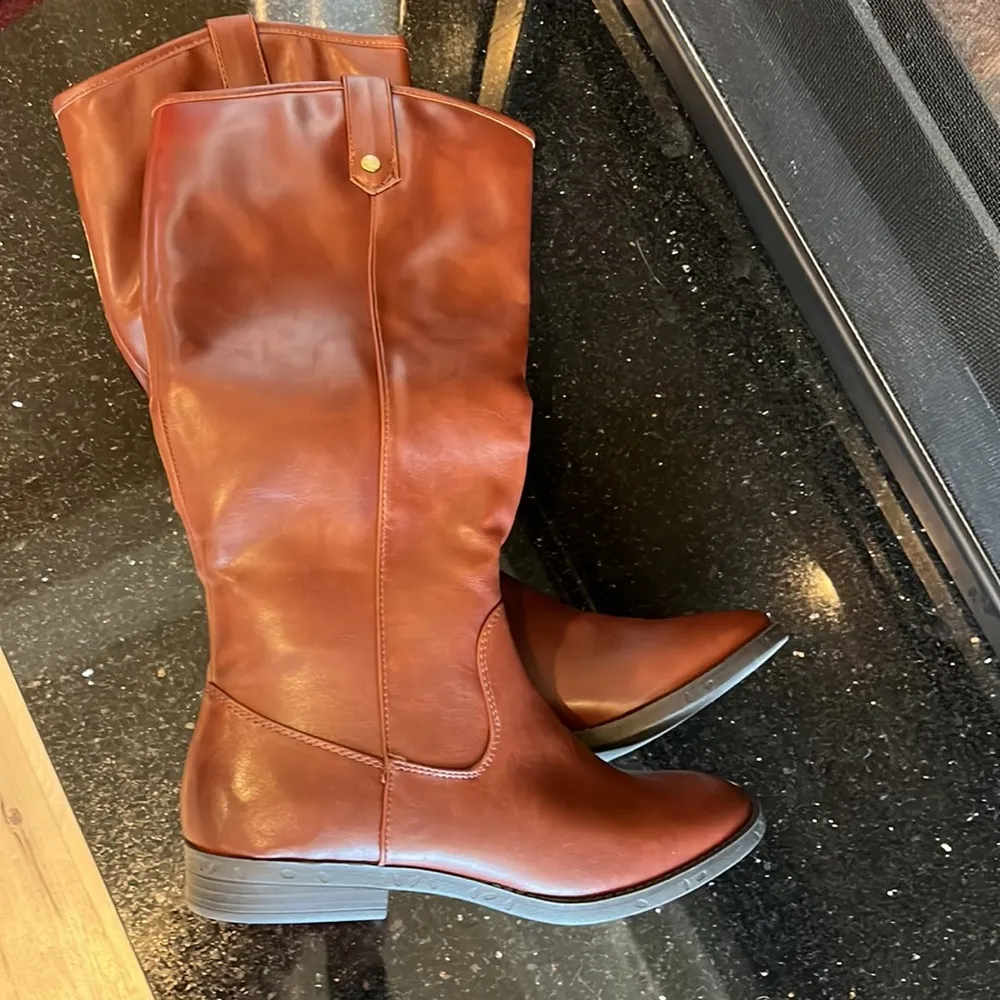 Boots Cognac Womens 8 New in Box - Image 7