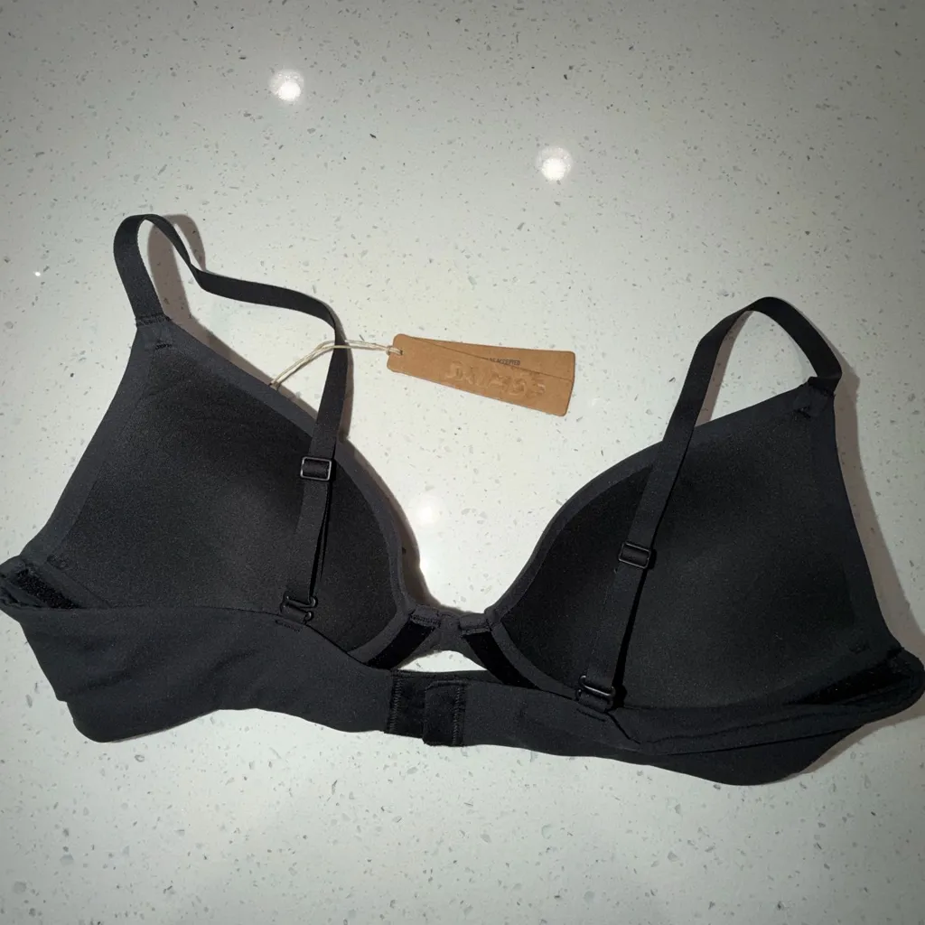 Skims onyx 36B fits everybody scoop plunge bra nwt - Image 4