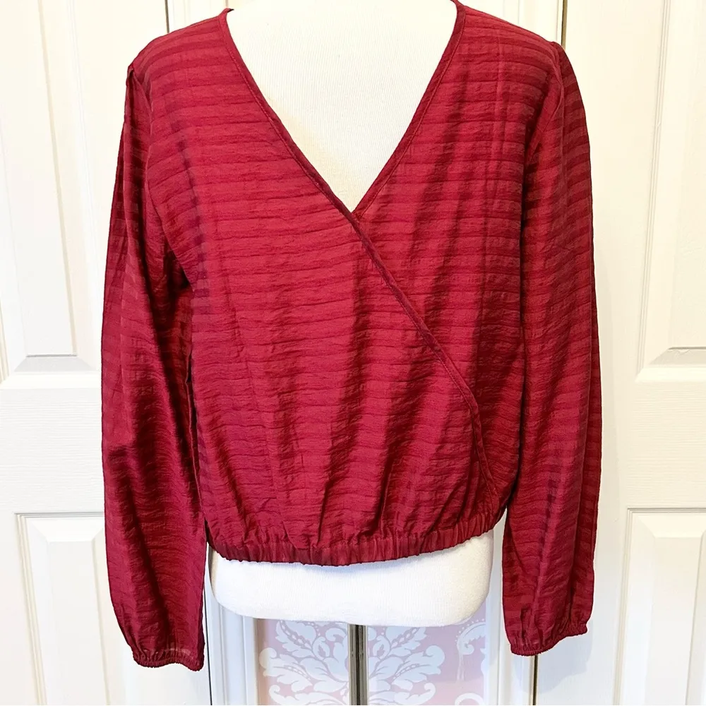 LOFT Burgundy Stripe Puff Sleeve Top NWT - Image 2