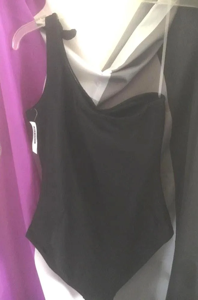 Old Navy NWT  One Shoulder Swimsuit M - Image 3